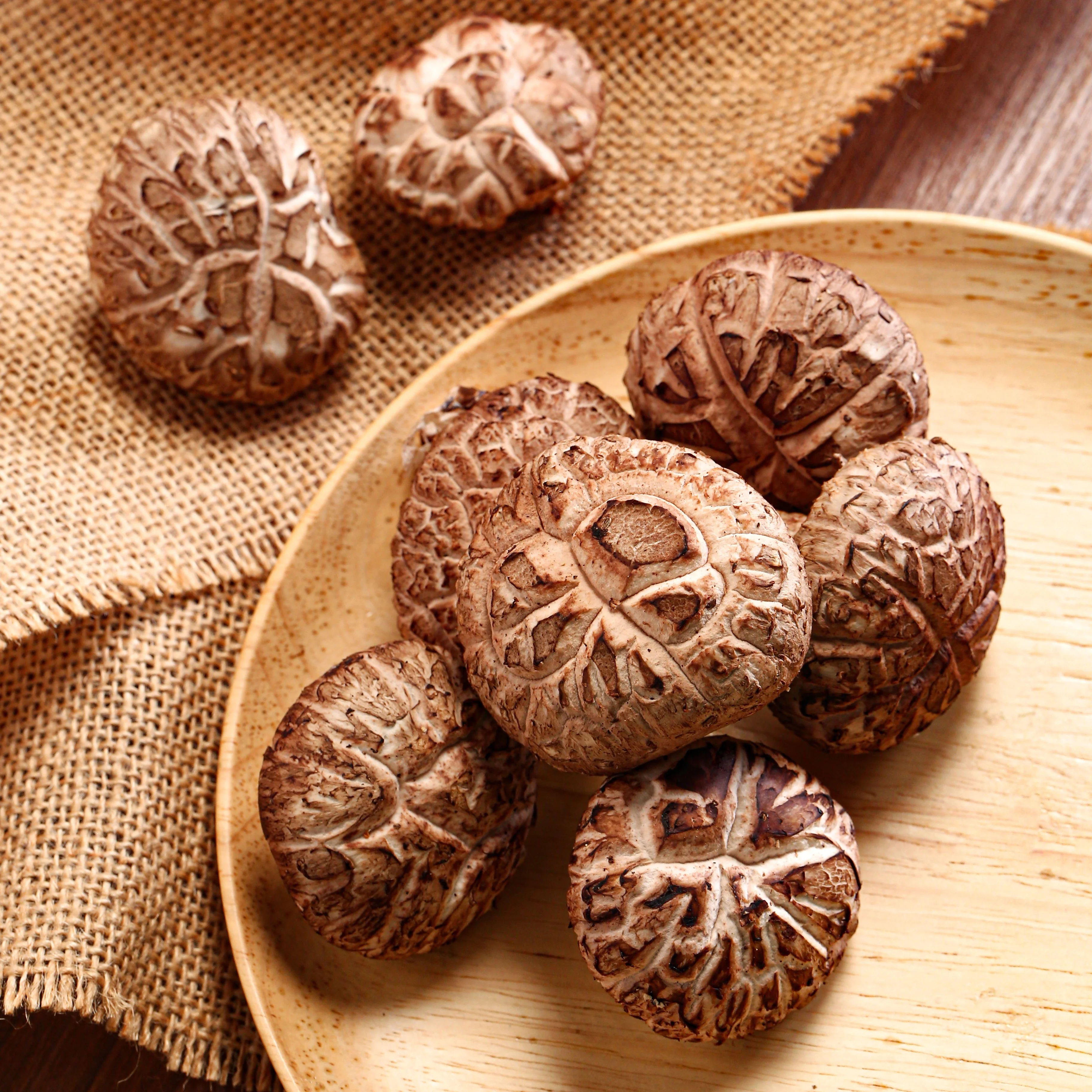 China Hottest Sale Exotic Vegetables fungus not dried Fresh Shiitake Mushrooms