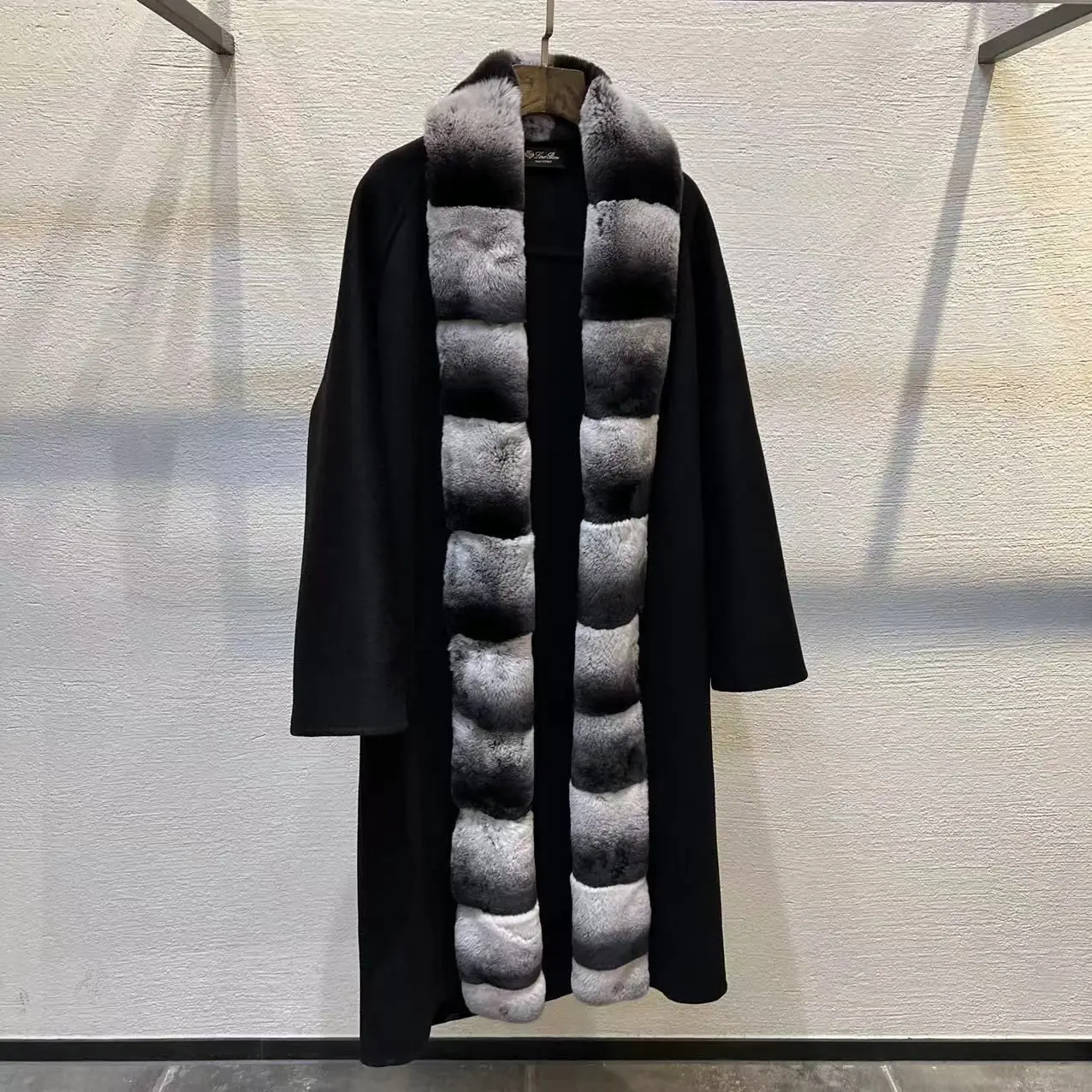 2024 New Fashion Style Winter Soft Black Long Real Wool Rabbit Fur Coats for Women