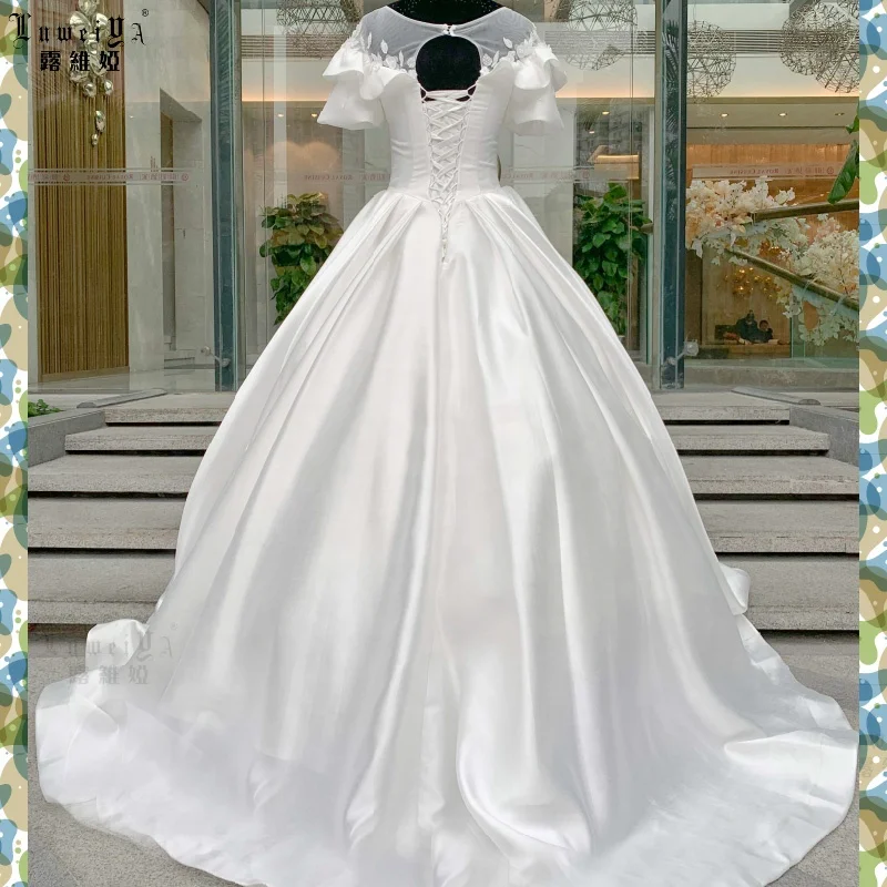 Luxury Wedding Dress Bridal Gown Embroidery Long Tail Satin Wedding Dress For Women Ruffle Short Sleeve Princess Wedding Dress