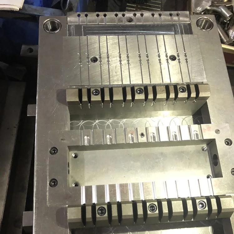 20 Cavities Plastic Injection Mold For Seal Tag, 20*8mm