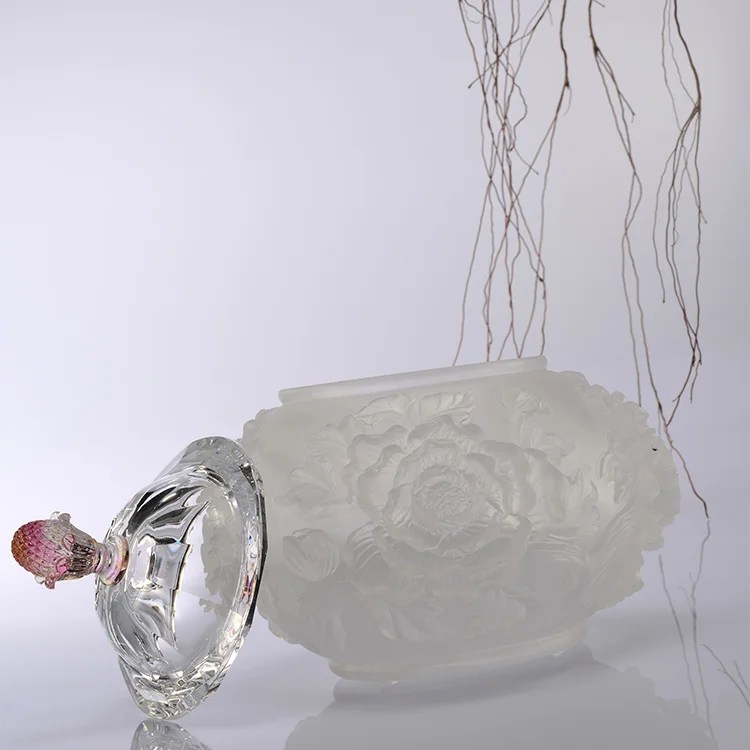 Unique beautiful Flower pattern Liuli Crystal Glass Candy Jar With Lid for home wedding decoration