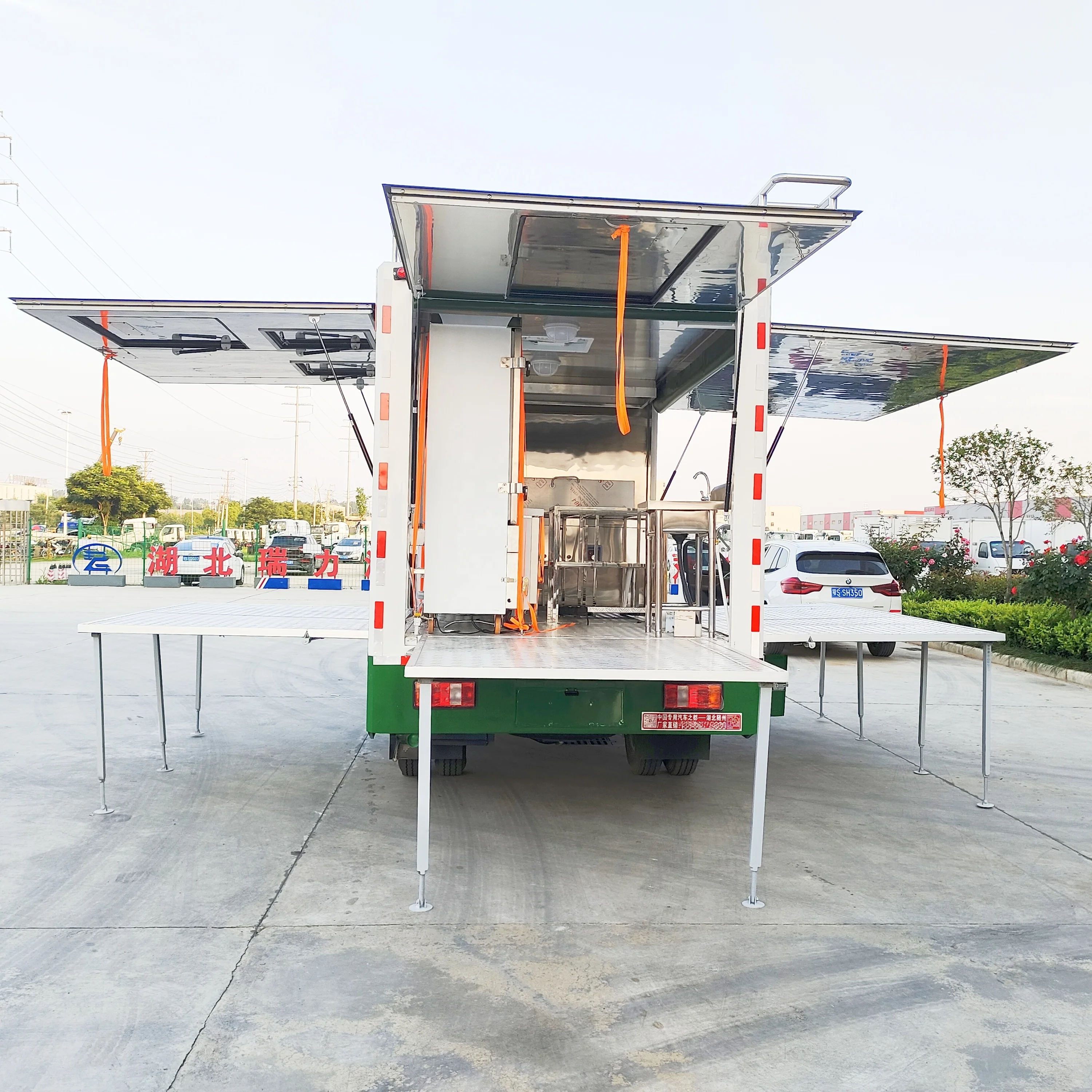 Kiosk Food Truck Mobile Fast Food Truck Used for Street BBQ Coffee Milk Tea Juice Drinks Vending