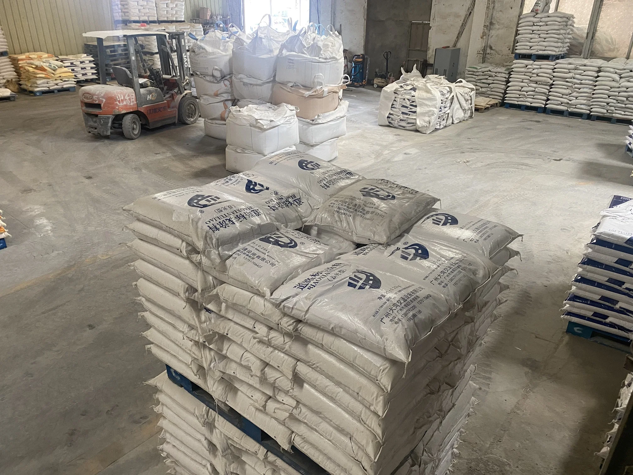 High quality Titanium Dioxide white Reflectivity road marking paint thermoplastic paint in road marking construction