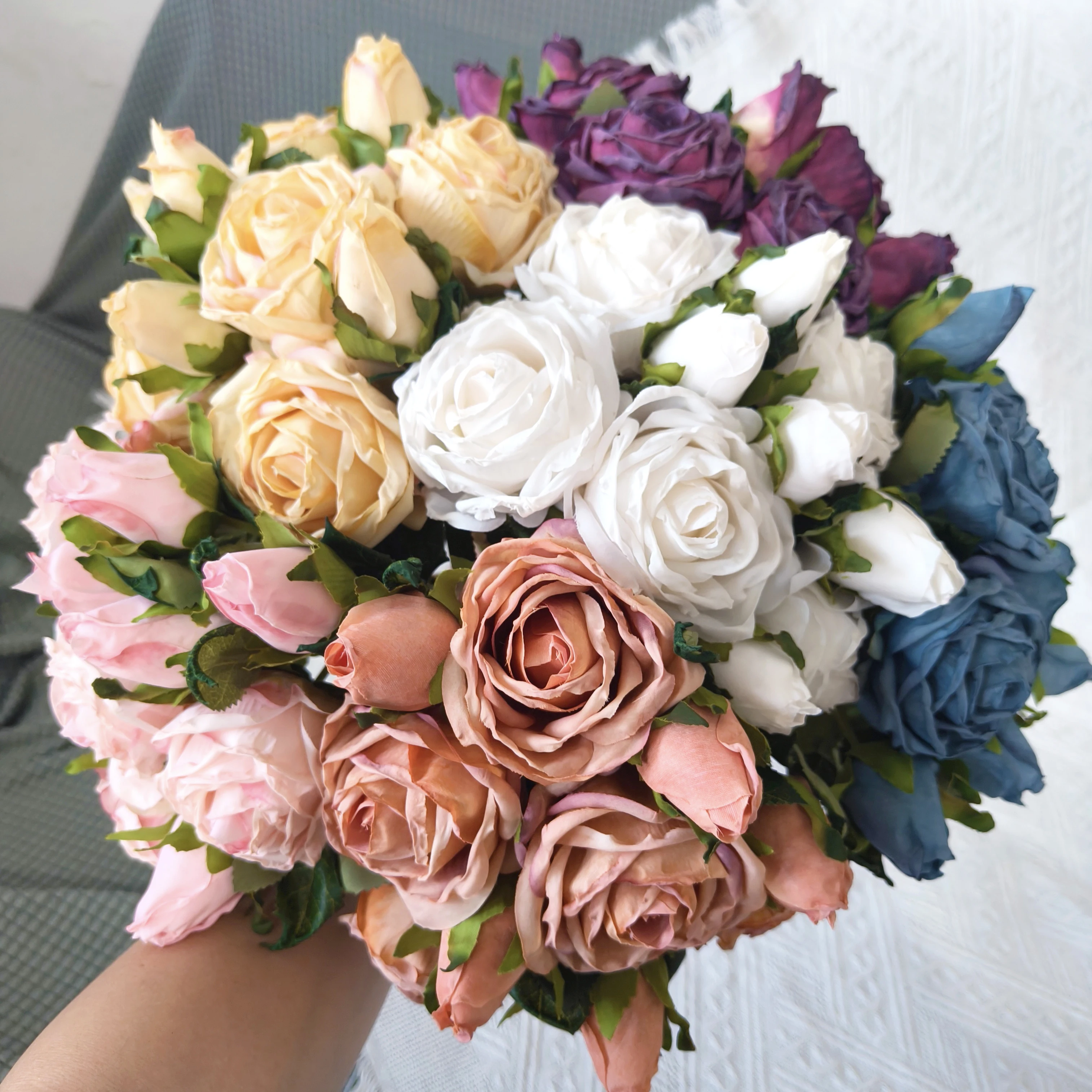 YIWAN Wholesale 5 hand tied bumt edge roses Artificial silk Flower Cabbage Roses Wedding Decorative Big bunch of Flower