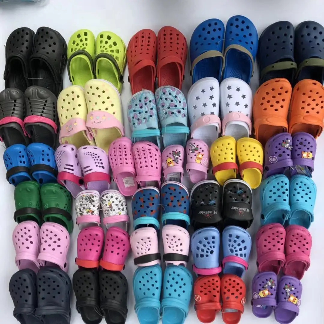 Bulk Wholesale Cheap Garden shoes for children boys girls summer EVA Hole sandals waterpoof flat clogs kids beach sandals