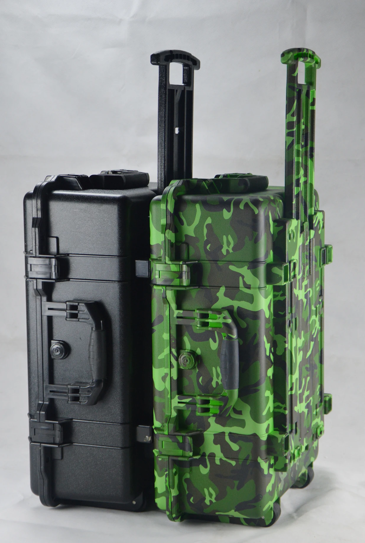 Hard plastic big size carrying case with wheels and customized foam