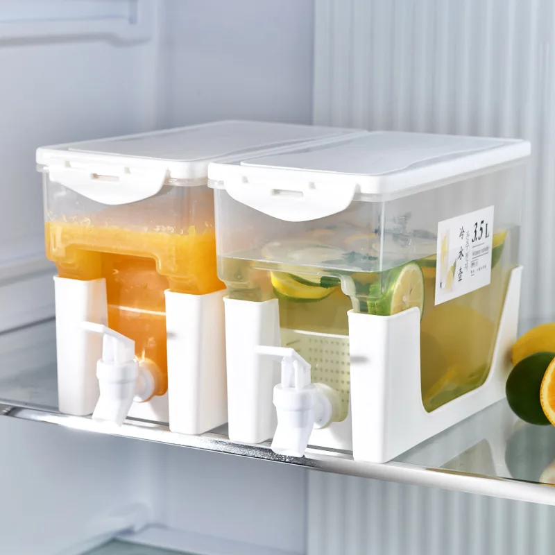 Can rotate three - compartment cold water bottle with tap