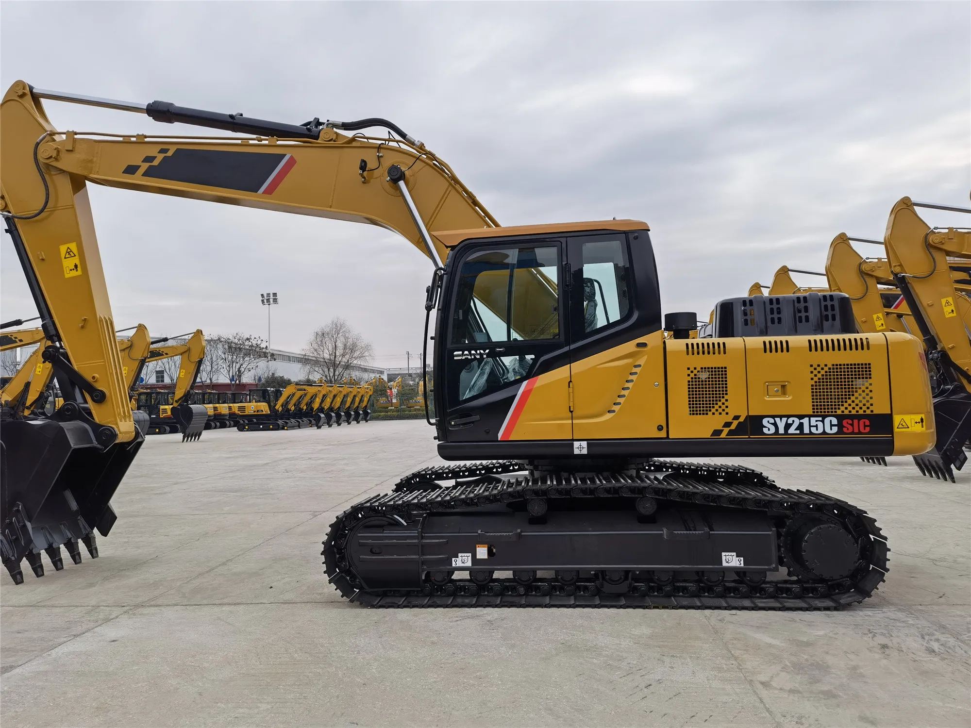 China top brand 22 ton SY215C excavator with breaking hammer