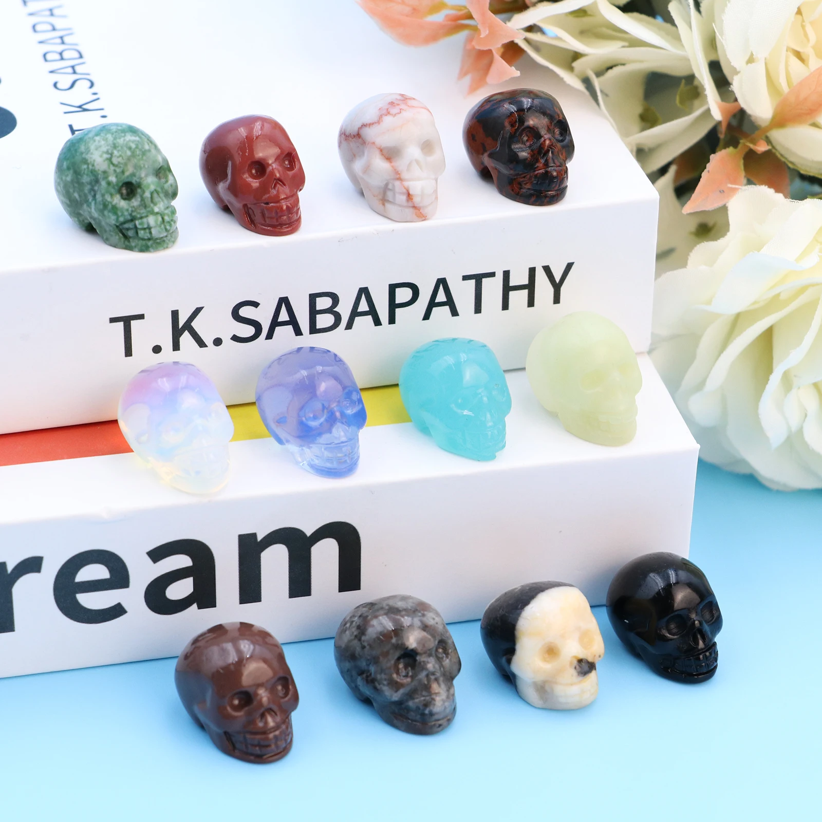 Wholesale  Crystal Skulls Hand Carved 20mm Crystal Mini Skulls Figurine for Christmas Gifts