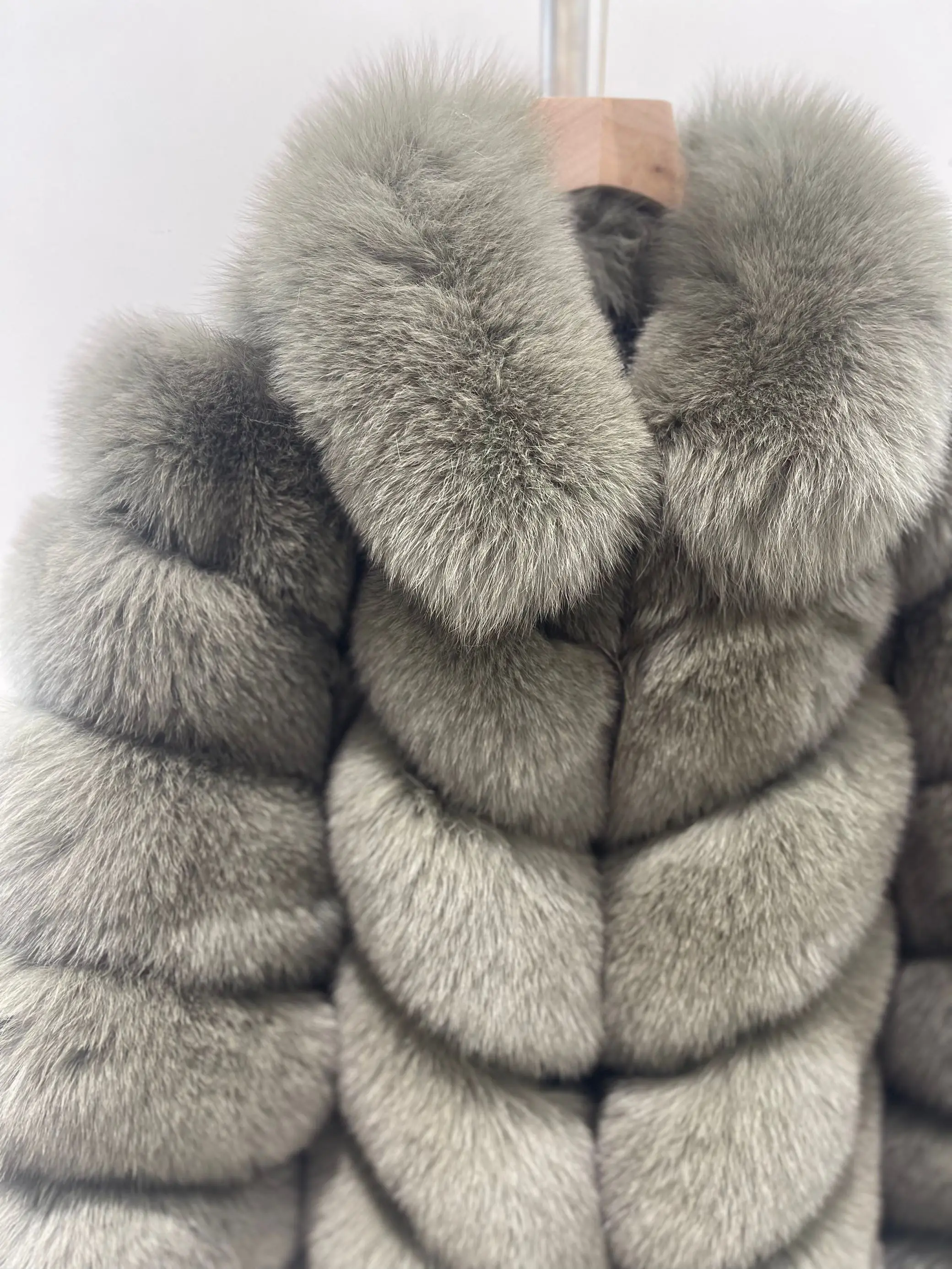 China Factory Wholesale Grey Short Real Fox Fur Luxury Coat Women Winter Warm Coat