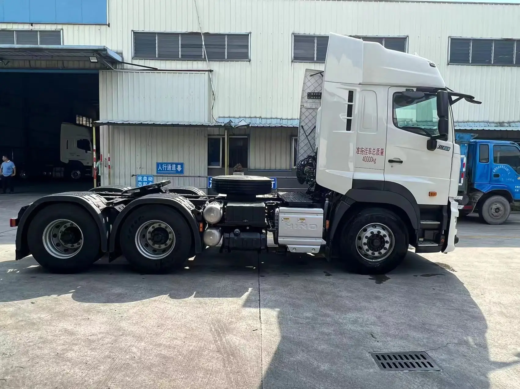 Japan 450hp HINO 700 6x4 High Top Cab Tractor Truck Tractor Head