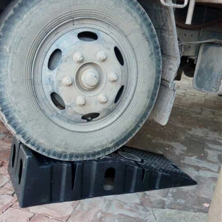 
High Quality Maintenance Plastic Truck Car Vehicle Service Lift Wheel Ramp 