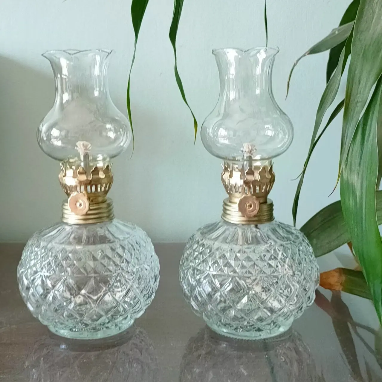 beautiful globe white Glass and Metal burner  Kerosene Oil Lamp for Home