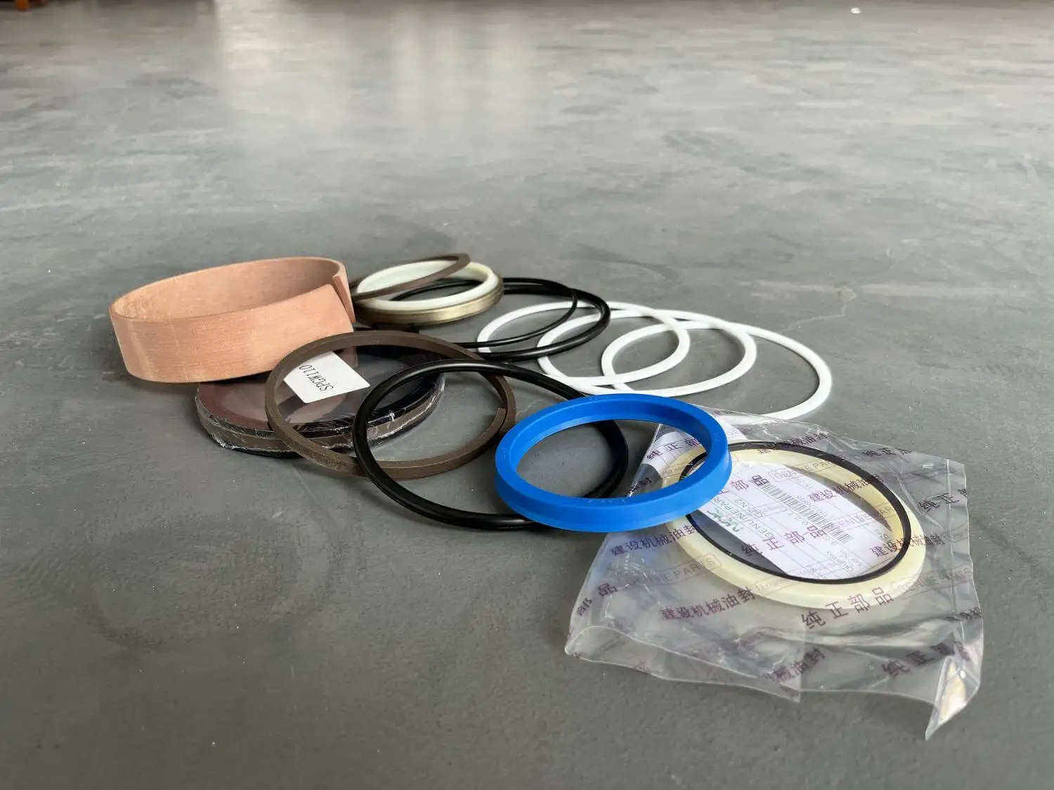 Oil seal kits for excavator bucket cylinders Komatsu Hitachi Excavators Excavator Hydraulic Pump Motor Oil Seal Kits.