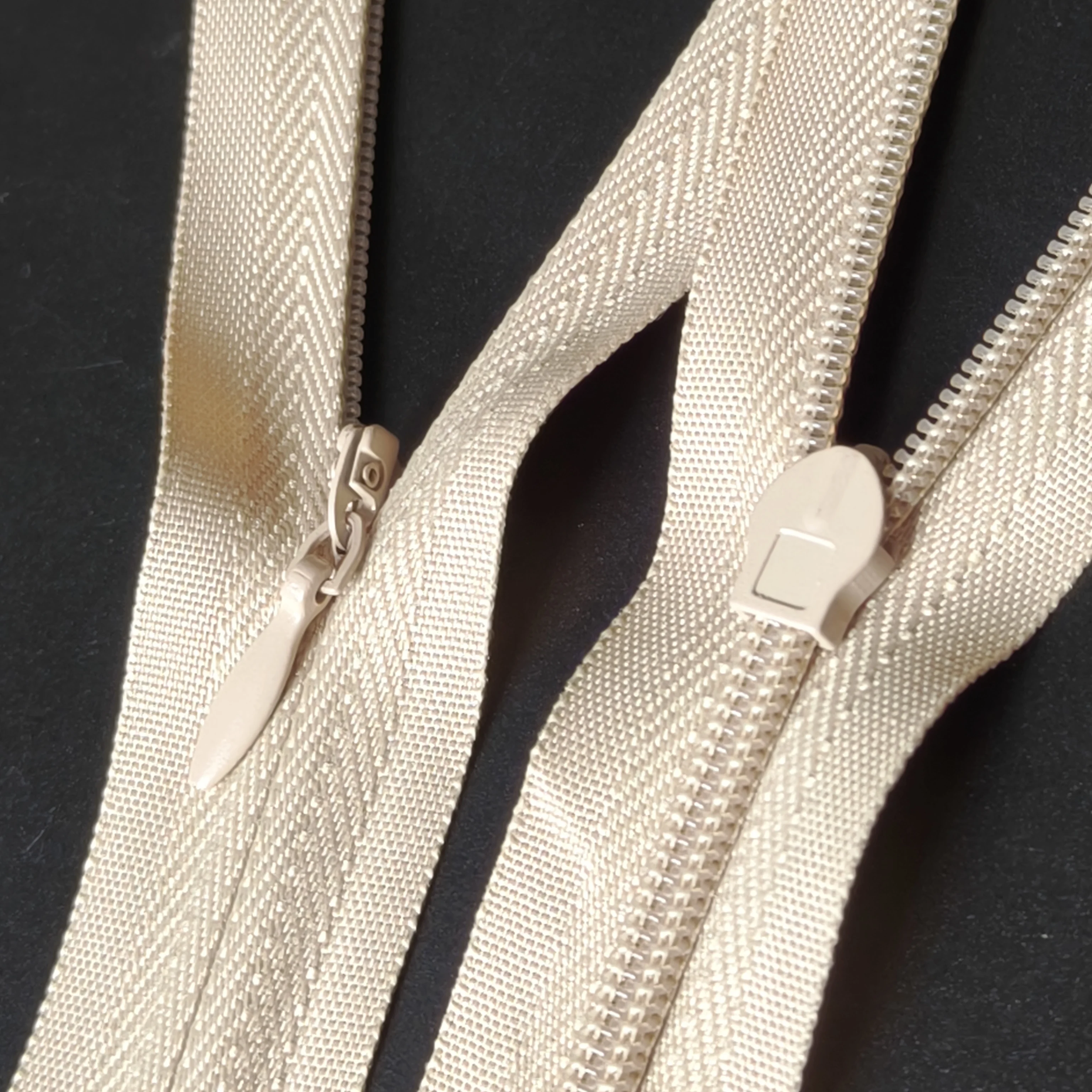 Higher quality 3# hidden zipper Of  closed nylon self-locking zip for wedding dresses skirt clothing sewing