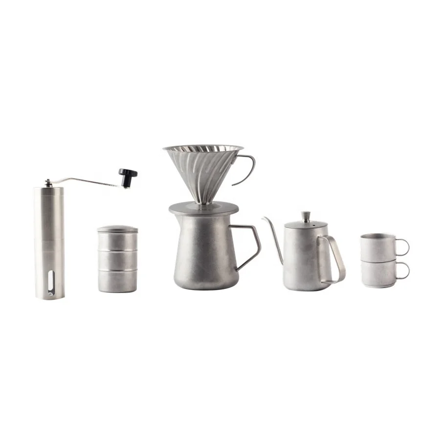 В комплект кофеварки Pour Over входит канистра для кофе кофемолка и капельница 2 чашки