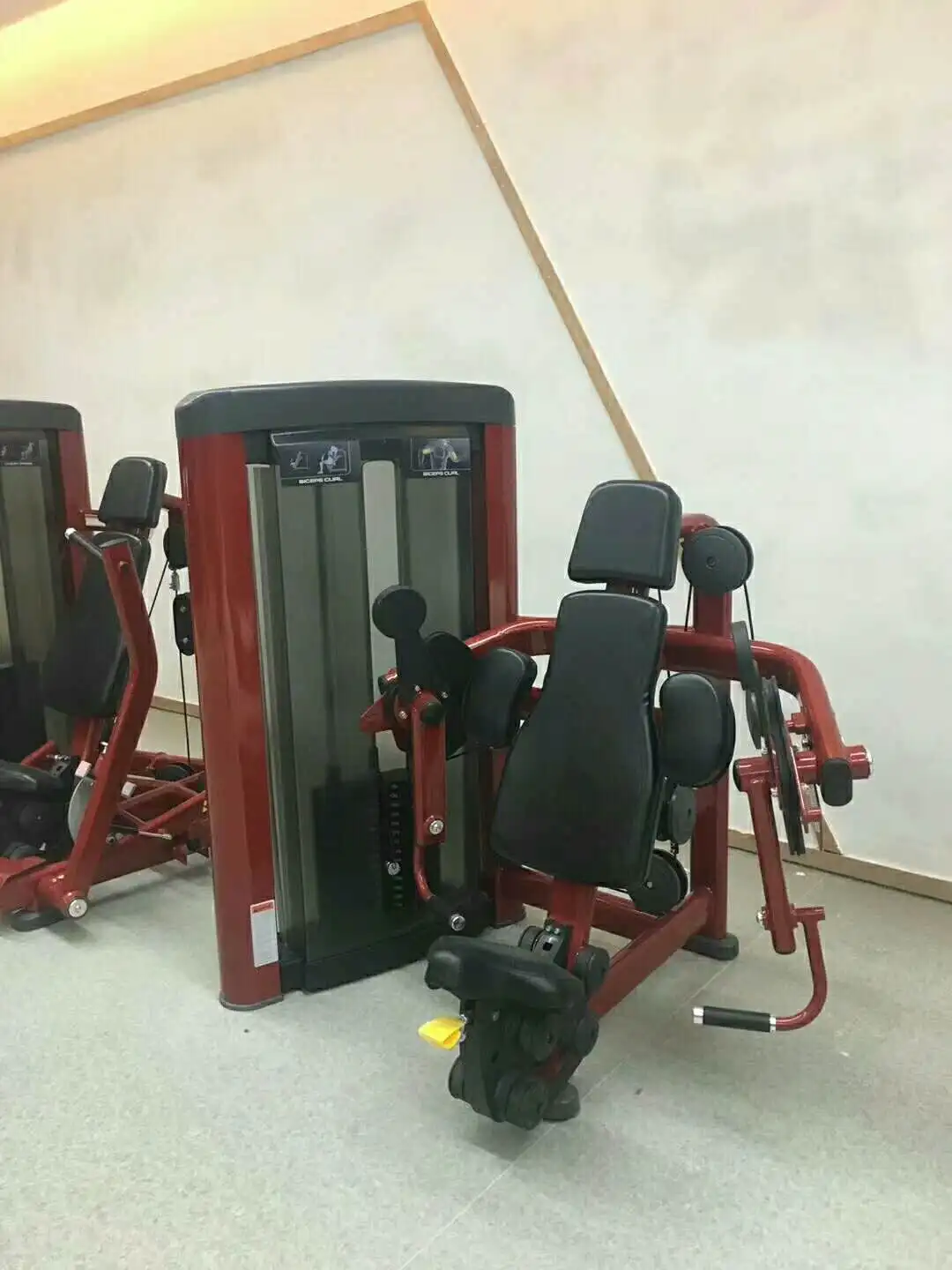 
Factory direct sales luxury club gym bodybuilding fitness equipment Converging Chest Press RuiBu-9028 