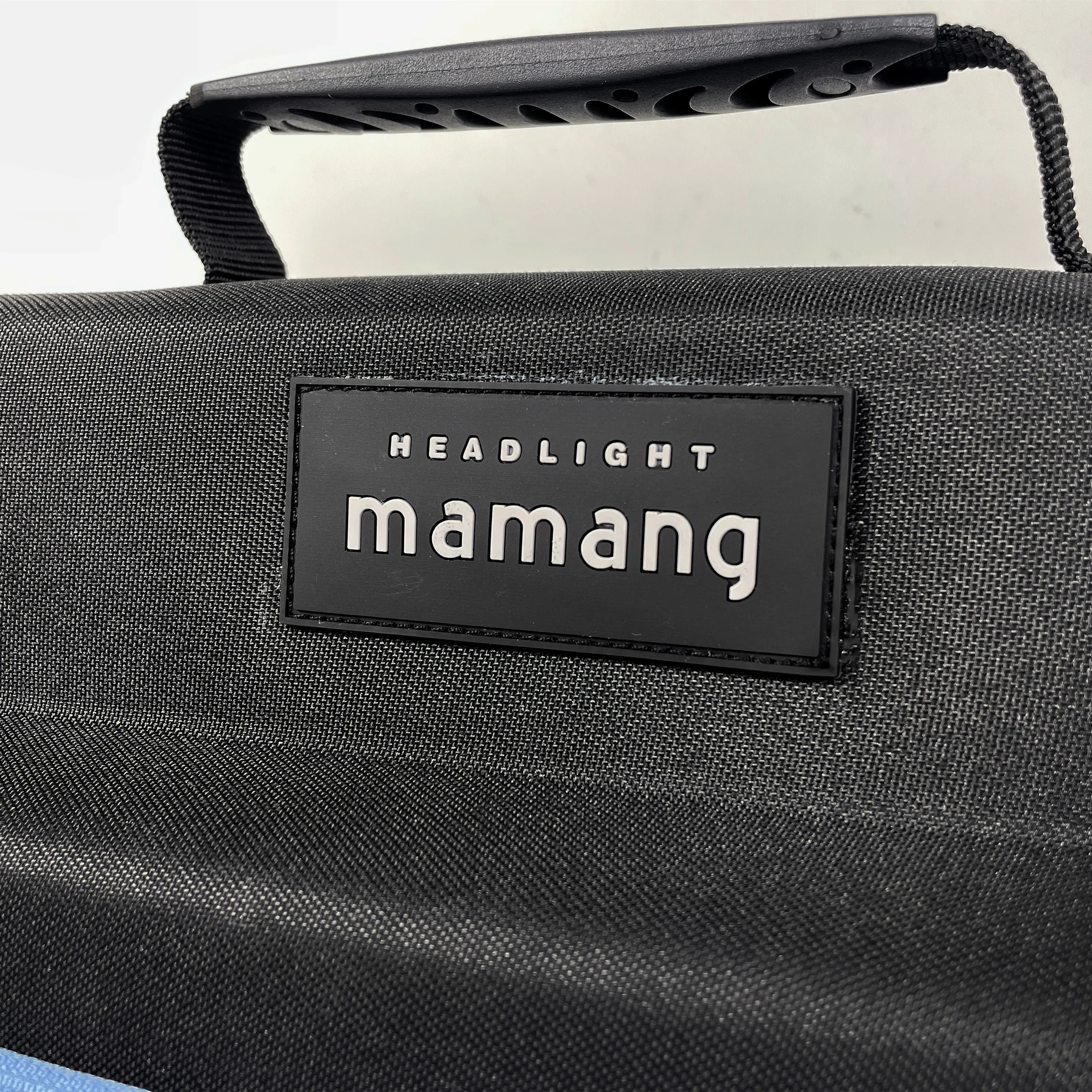 Medical headlights, handbags with zippers for easy carrying by surgeons on business trips