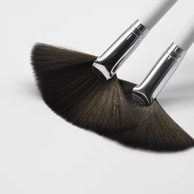Wholesale custom logo facial small white short synthetic fiber highlight brush nylon fan brushes for facial with wooden handle