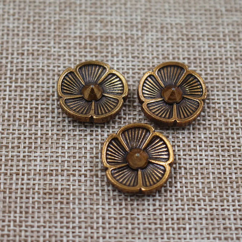 Factory wholesale fashion design flower rivet for garment decoration hardware accessories
