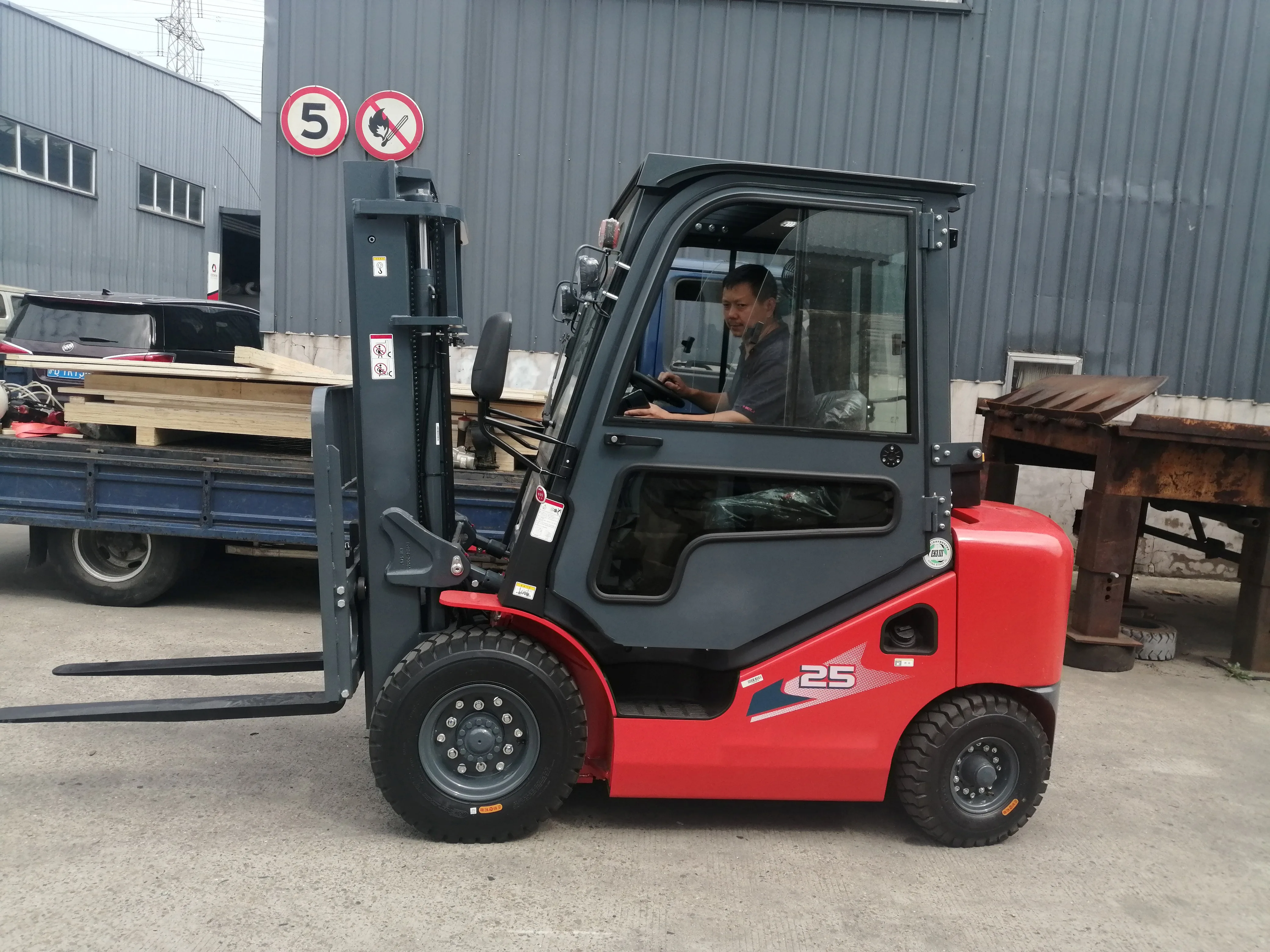 HELI Mini High Quality H3 Series Diesel Forklift CPCD25 with Cheap Price