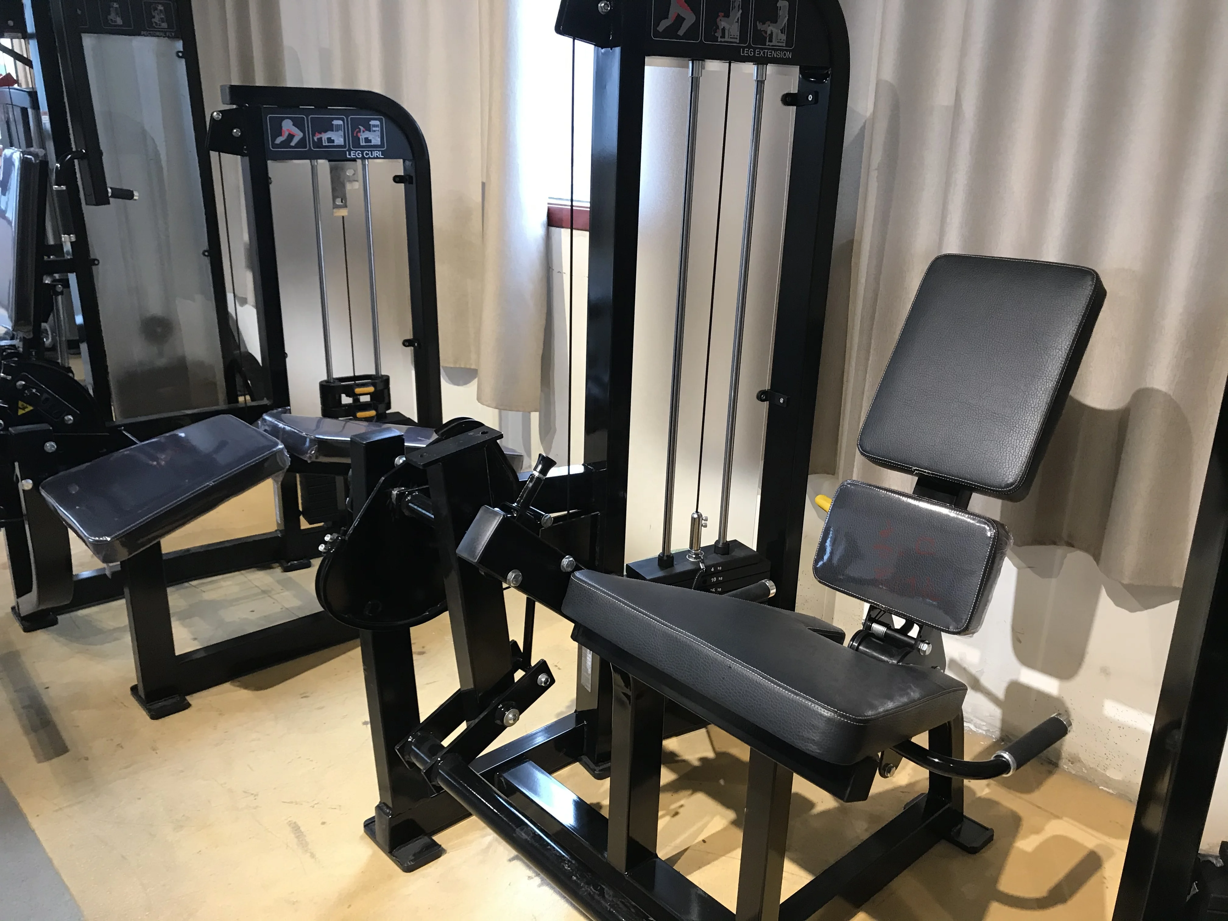 Commercial Gym Loaded Adjustable Seated Dual Function Purpose Leg Extension Leg Curl In One Machine