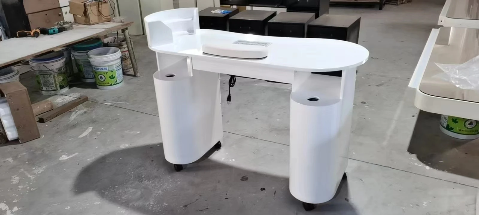 2023 Classic French Style White High Gloss Nail Care Manicure Table Nail Table Set Nails Care Furniture 10 Years Warrant