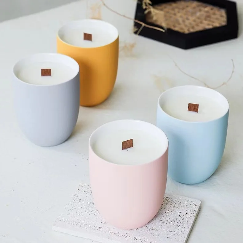 Custom Colorful  Empty Christmas Ceramic Clay Candle Vessels 10 Oz Decorative Matte Candle Jars For Home