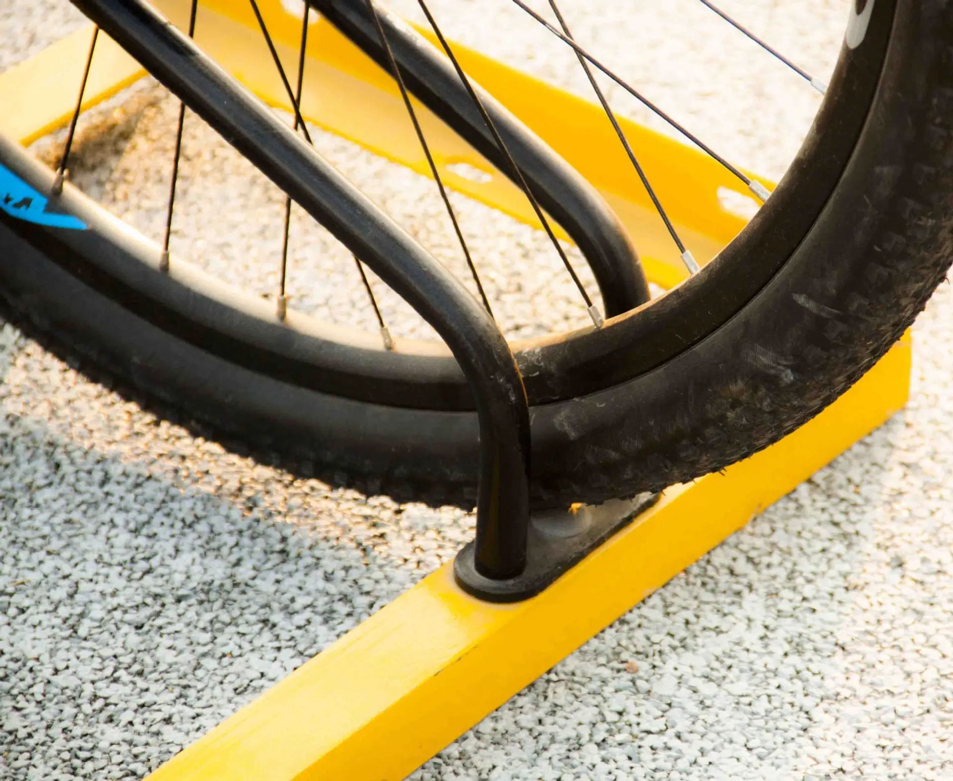 Наружная дорожная сверхмощная всасывающая алюминиевая комнатная стойка для велосипеда напольная стойка для велосипеда парковочная стойка для продажи