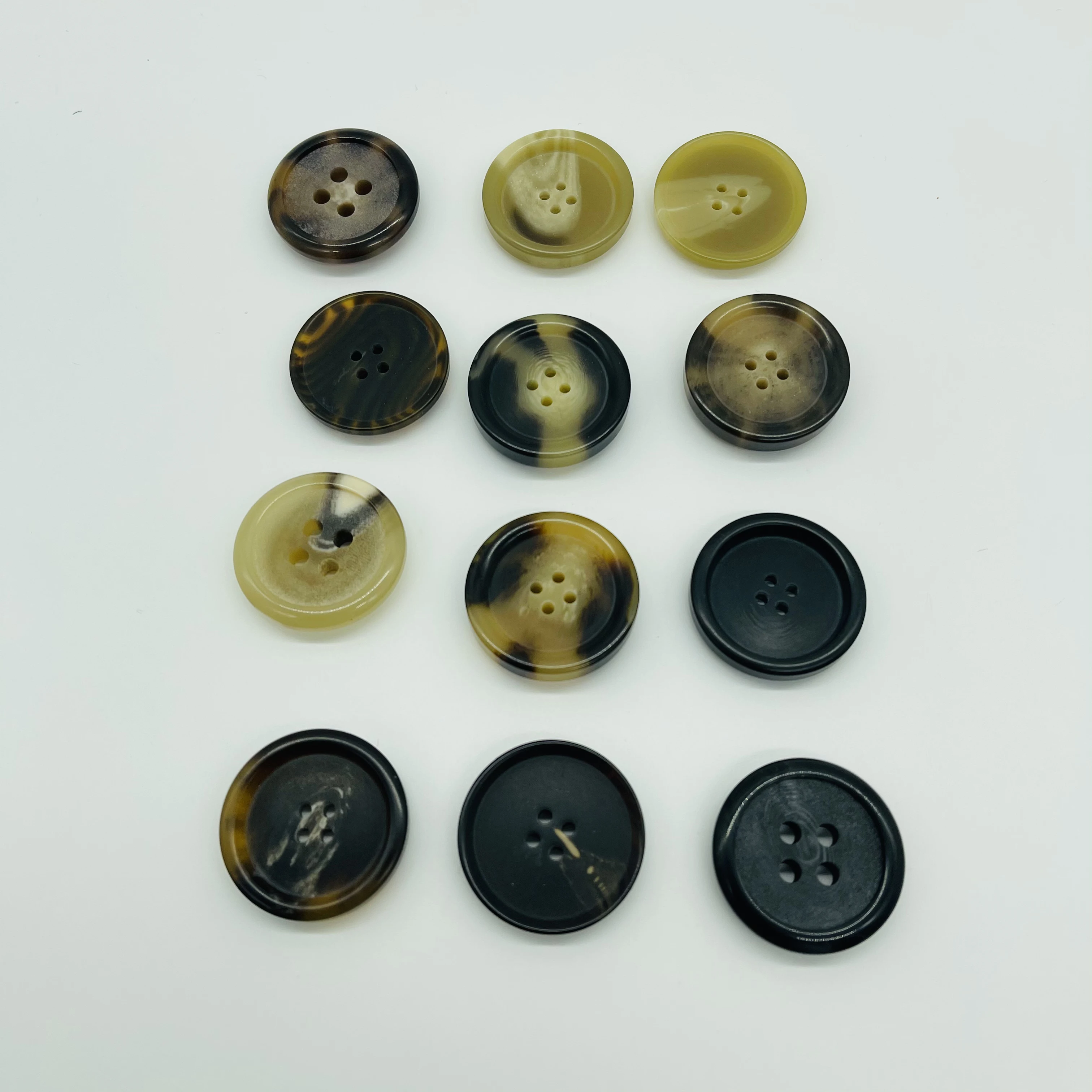 
High Tenacity Fast Delivery 14L-40L China Custom Buttons For Clothes And Jacket 