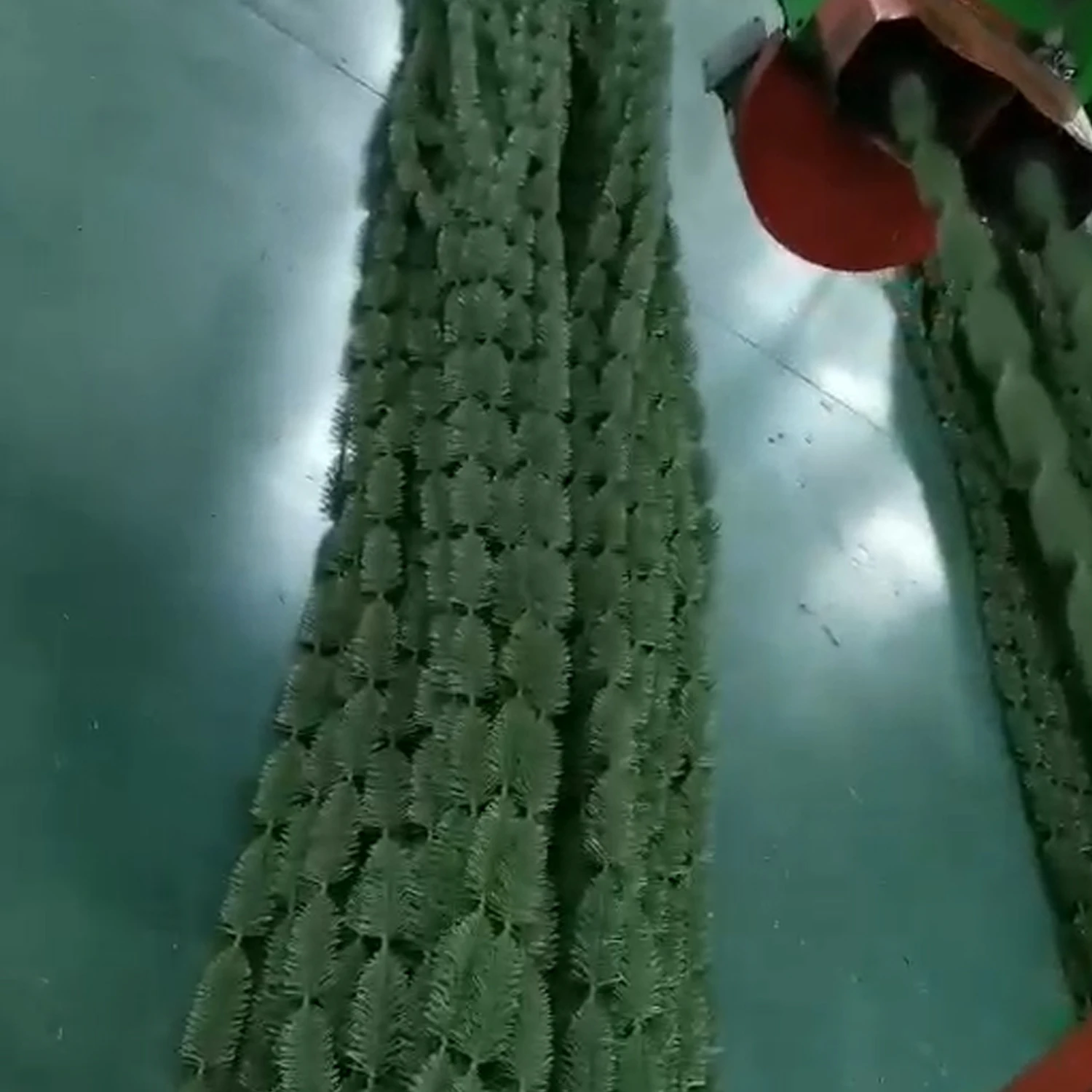 Automatic Mechanical PVC Branch PE Leaves Making Device Automatic Christmas Tree Machine 4 Lines Drawing Leaf Machine