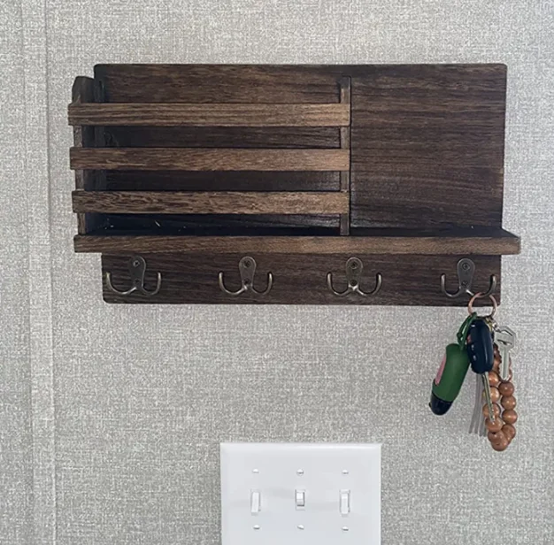 Держатель для ключей на стену и почтовую полку декоративный деревянный стеллаж