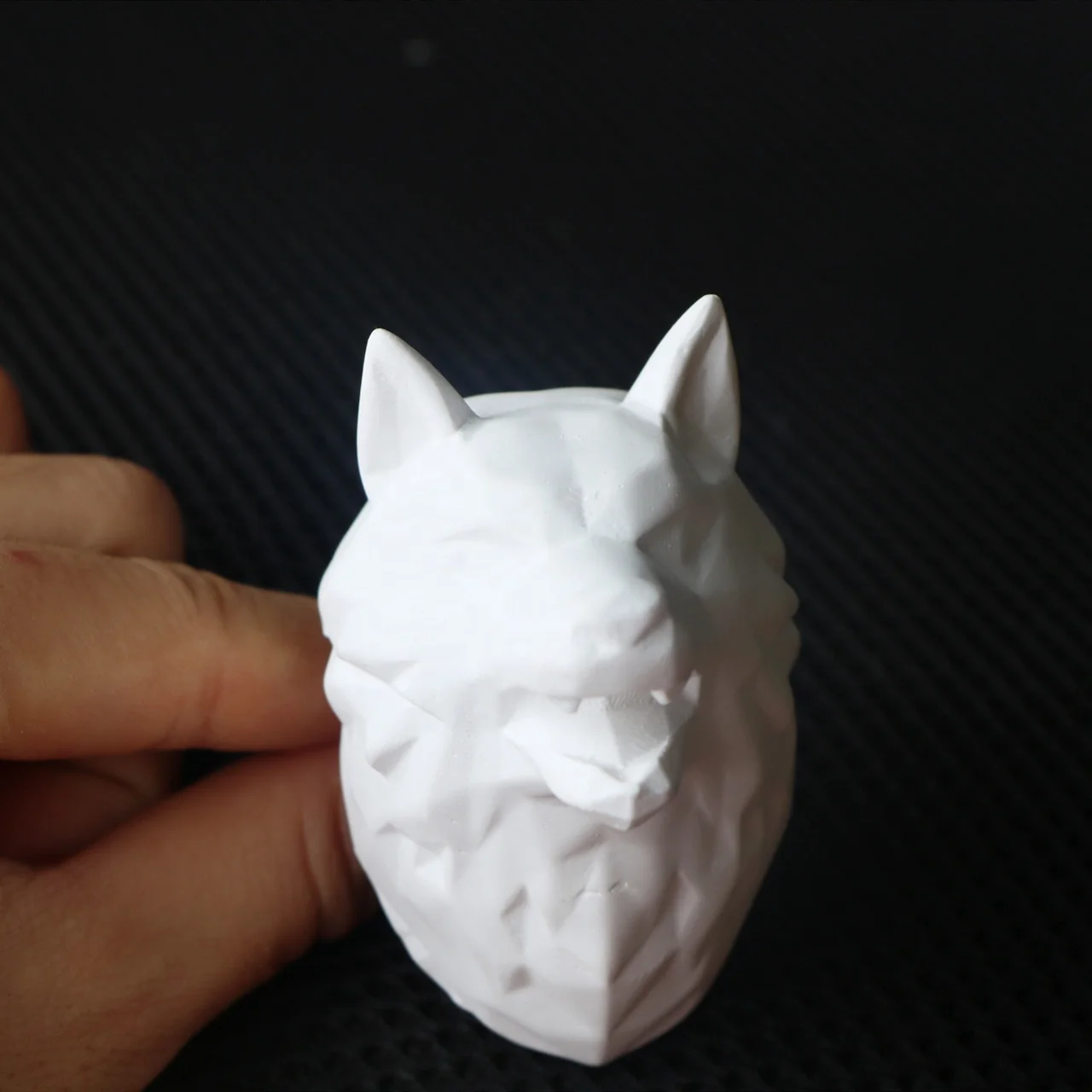 Scented White Ceramic Wolf Shaped Car Vent Clip Decoration Aroma Essential Oil Diffuser Stone Air Freshener