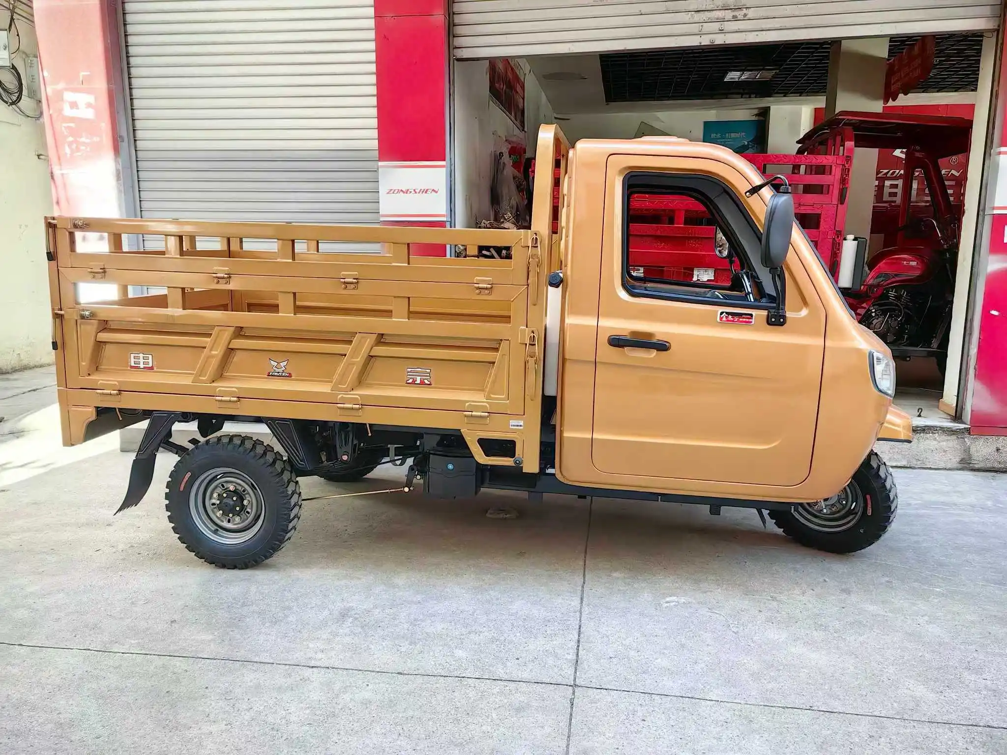 Factory Price 650W 800W Freight Electric Tricycle Enclosed Cabin Electric Cargo 1200W 3 Three Wheel Electric Tricycle for Cargo