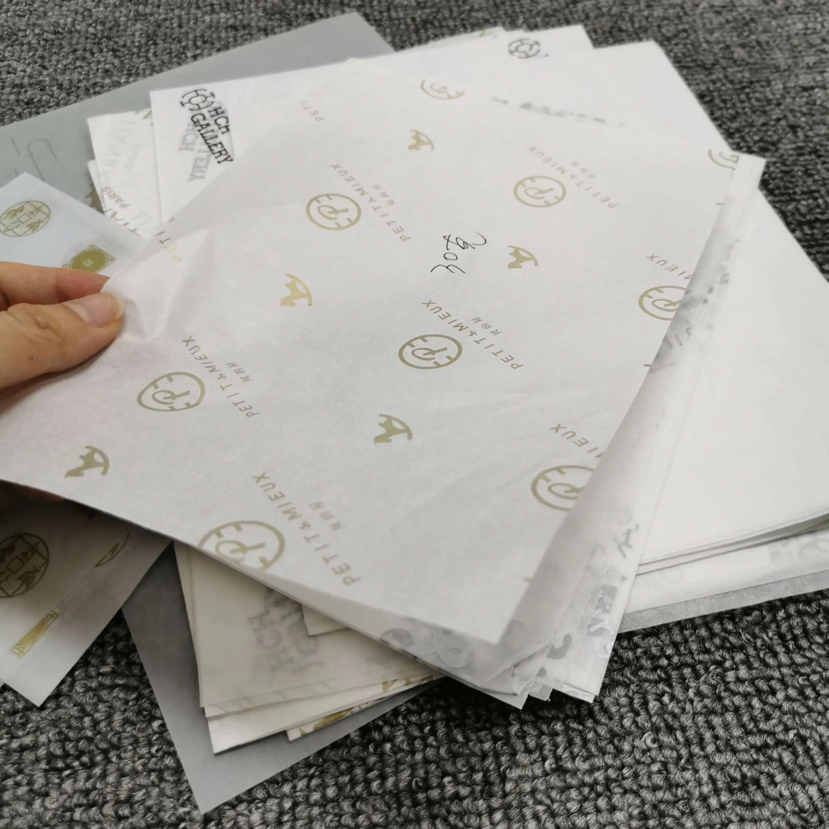 
custom logo Cheap shoes handbag gift Packing Tissue Wrapping Paper 