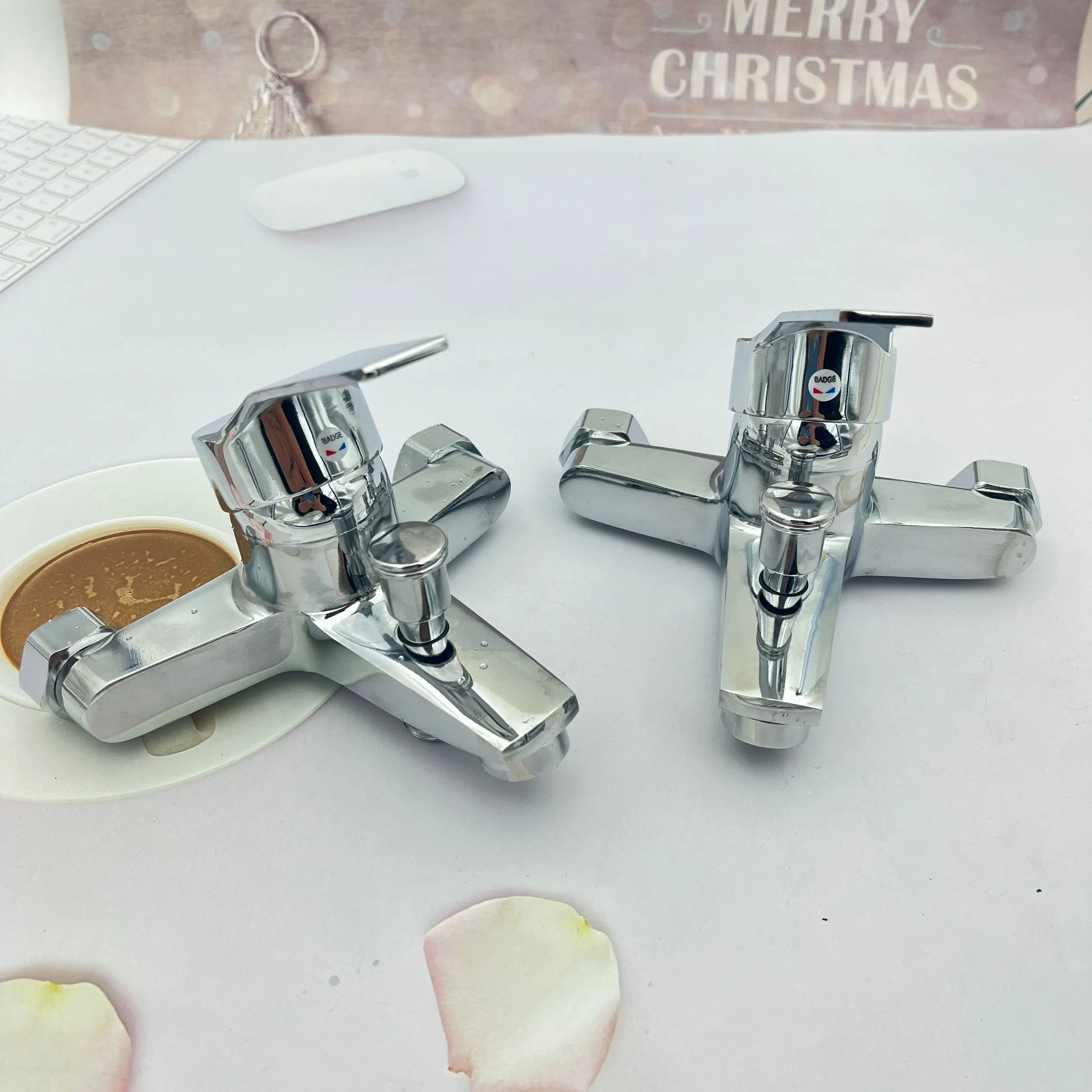 Hot and cold faucet solar water mixing valve hot and cold switch bathtub bath bathroom triple faucet wholesale