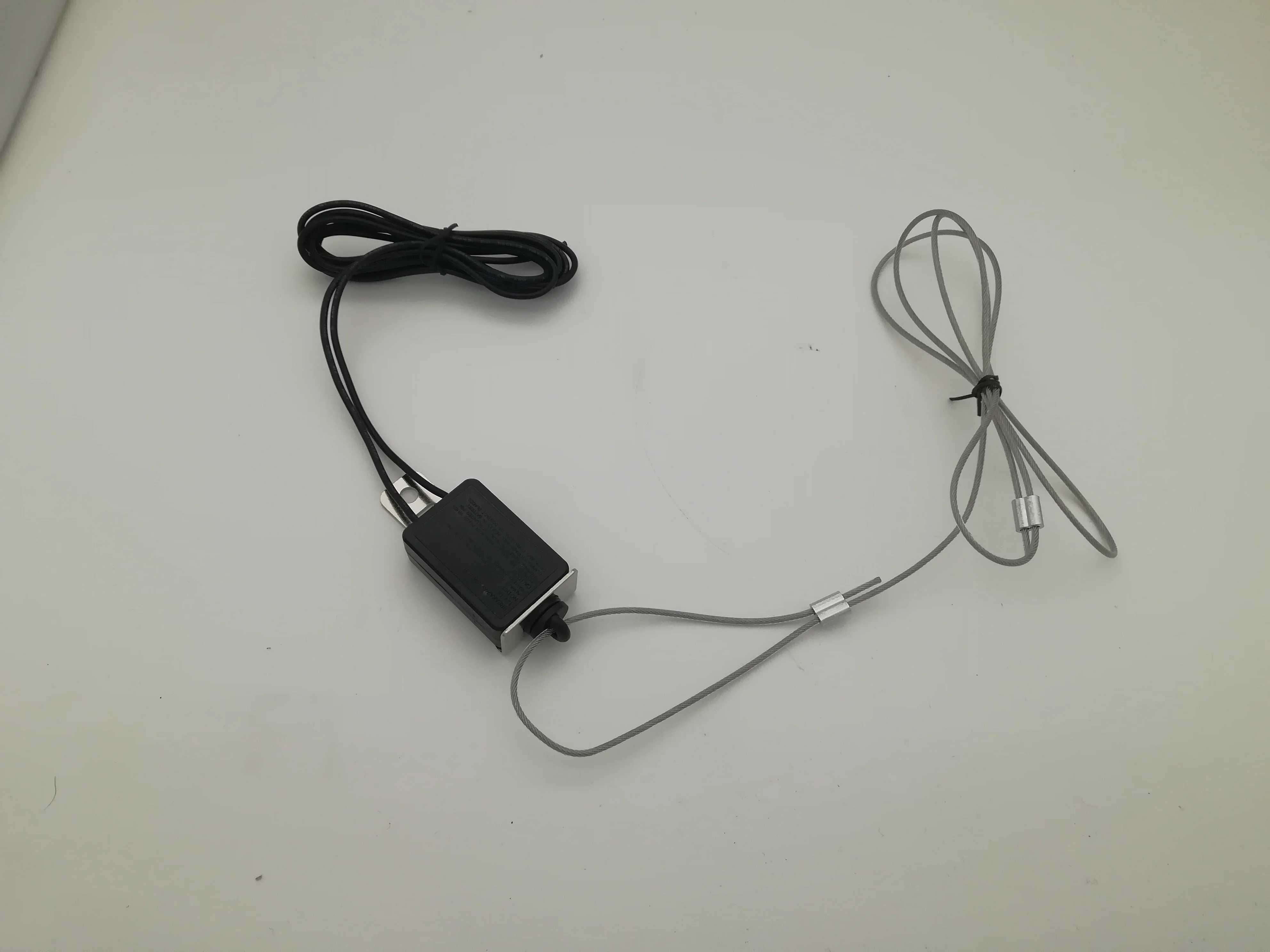 
Material Plastic,Steel Trailer Breakaway Switch With 1Pc Black Or Red Steel Cable, Length Is 1.6M 