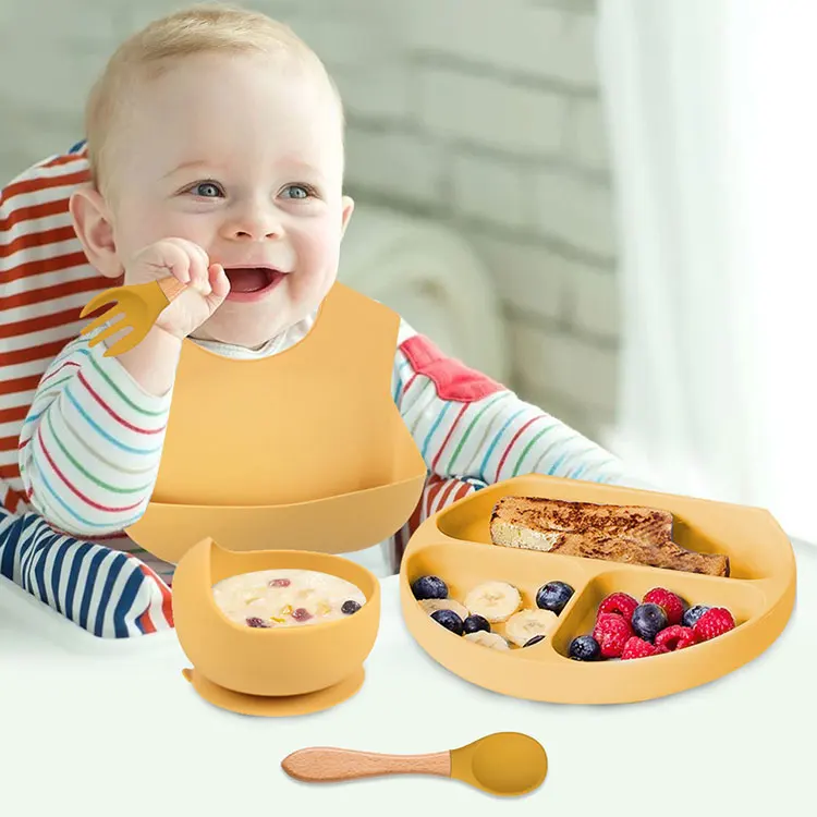 China Wholesale Sales Reasonable Price 5 Pieces Silicon Child Babi Spoon Bib Tableware Silicone Baby Feeding Plate Bowl Set