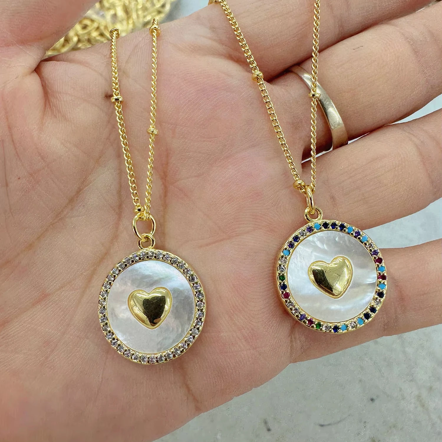 2024 Fashion Gifts Jewelry Natural White Mother of Pearl Shell Round Pendant with Heart Necklace For Women