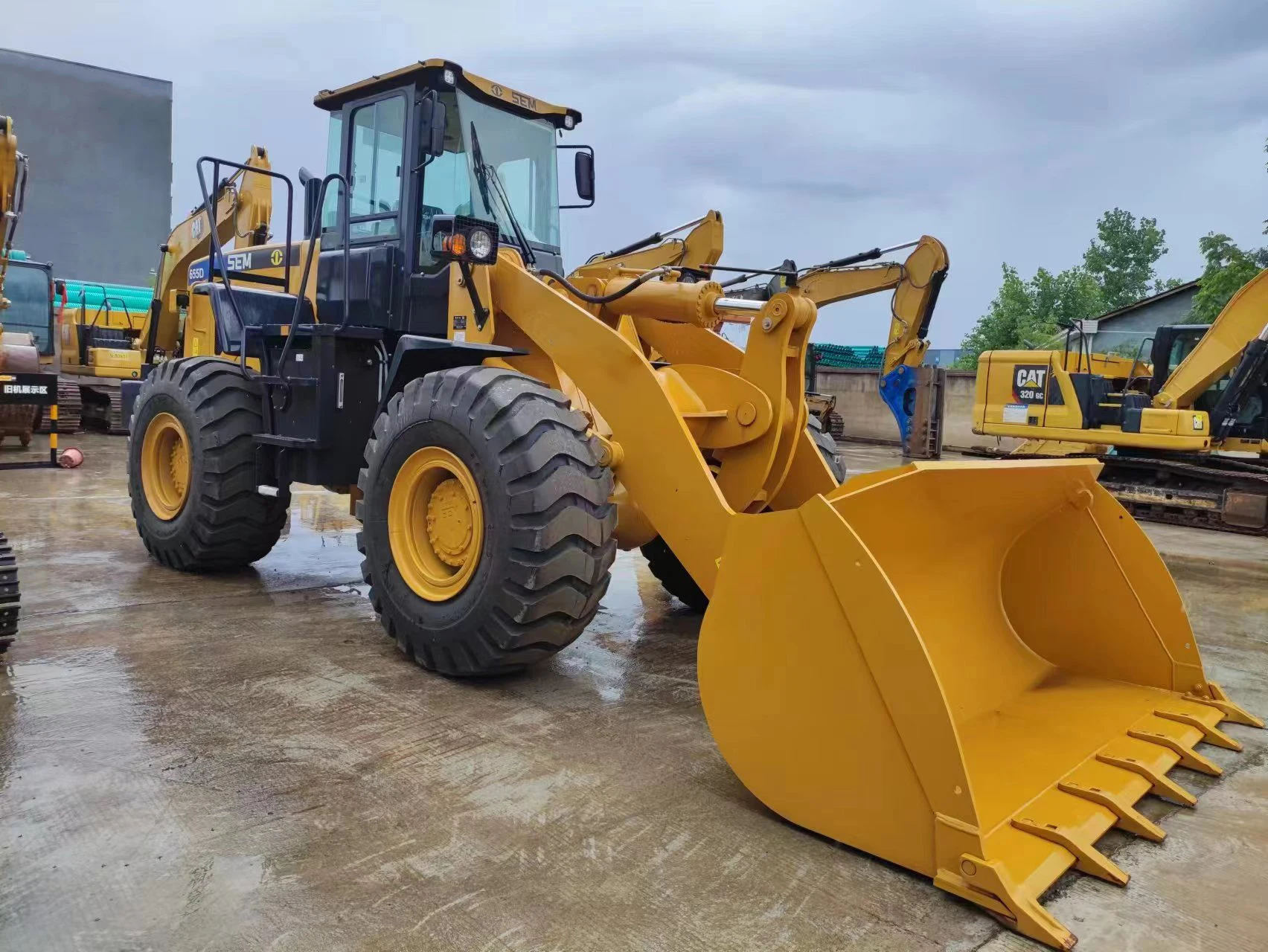 Brand New 5 Tons SEM655D Wheel Loader with Hammer Breaker and Air Conditioner for sale to Bolivia