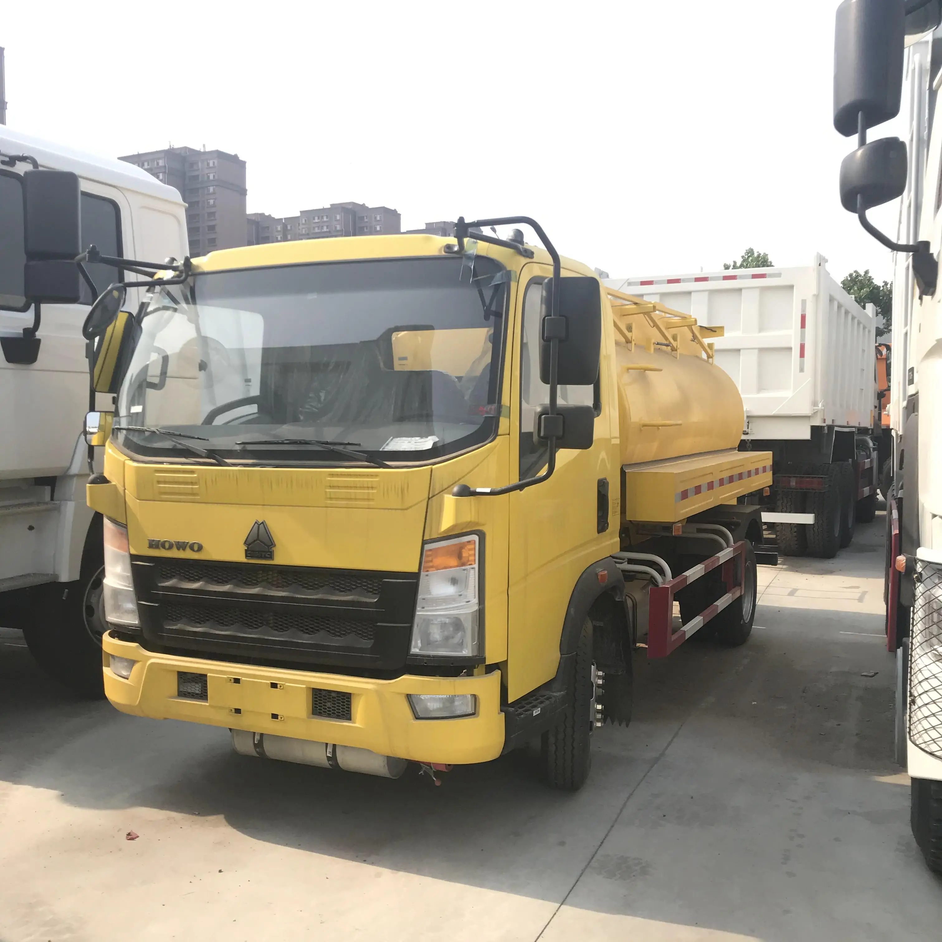 Мини Sinotruck 4X2 5000 10000 литров Howo б/у топливный танкер