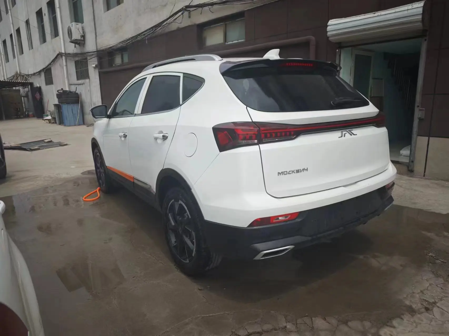 2022 SUV Stock Car with Hydraulic Steering System Left Hand Drive Fabric Seats Metal Roof Rack Good Price for Adults