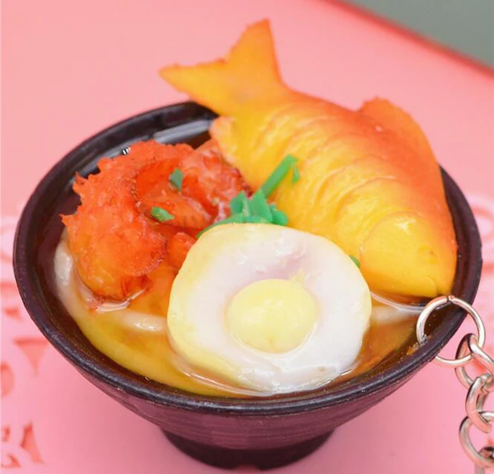 Hot selling new 3D PVC Simulation Noodles Food Keychain Kitchen Food Keyring Personality Fashion Party Gift Keychain Accessories