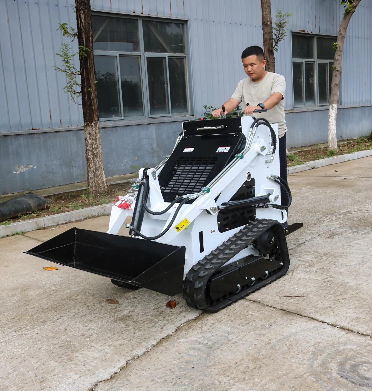 LUWEI Diesel Engine Mini Skid Steer Loader Crawler Compact Mini Skid Steer Loader