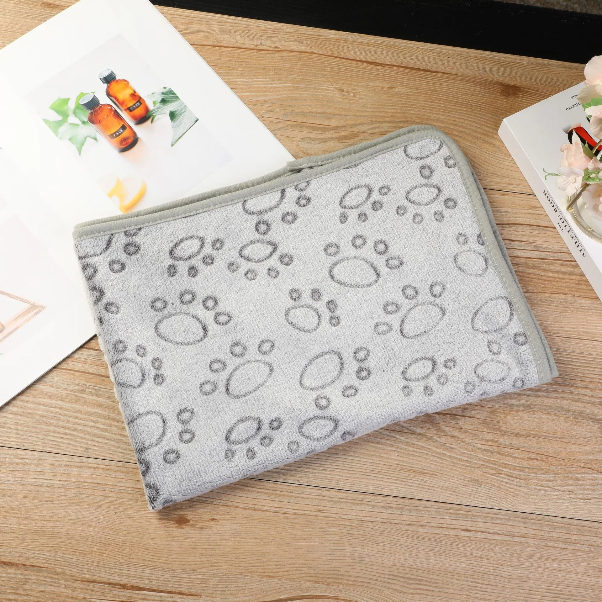 Soft Flannel Fleece Dog Blanket Warm Paw Print Pet Throw Bed Cover