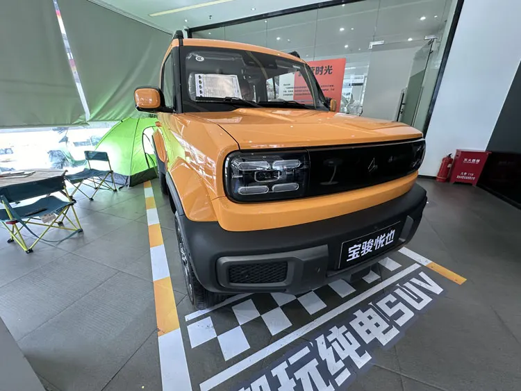 The best-selling Wuling Baojun yep 4-seater 3-door mini electric vehicle  cheap new energy vehicles in 2023 at stock