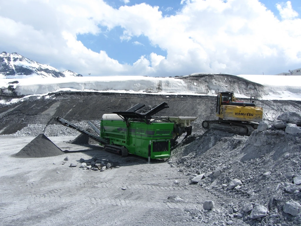 Hydraulic tracked sand gravel washing trommel screen topsoil  mobile firewood rock worms topsoil drum trommel screener