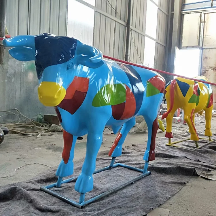 Fiberglass Cow Sculpture Outdoor Decoration Life Size Bull Statue Customs Decoration Statue Any Size for Sale