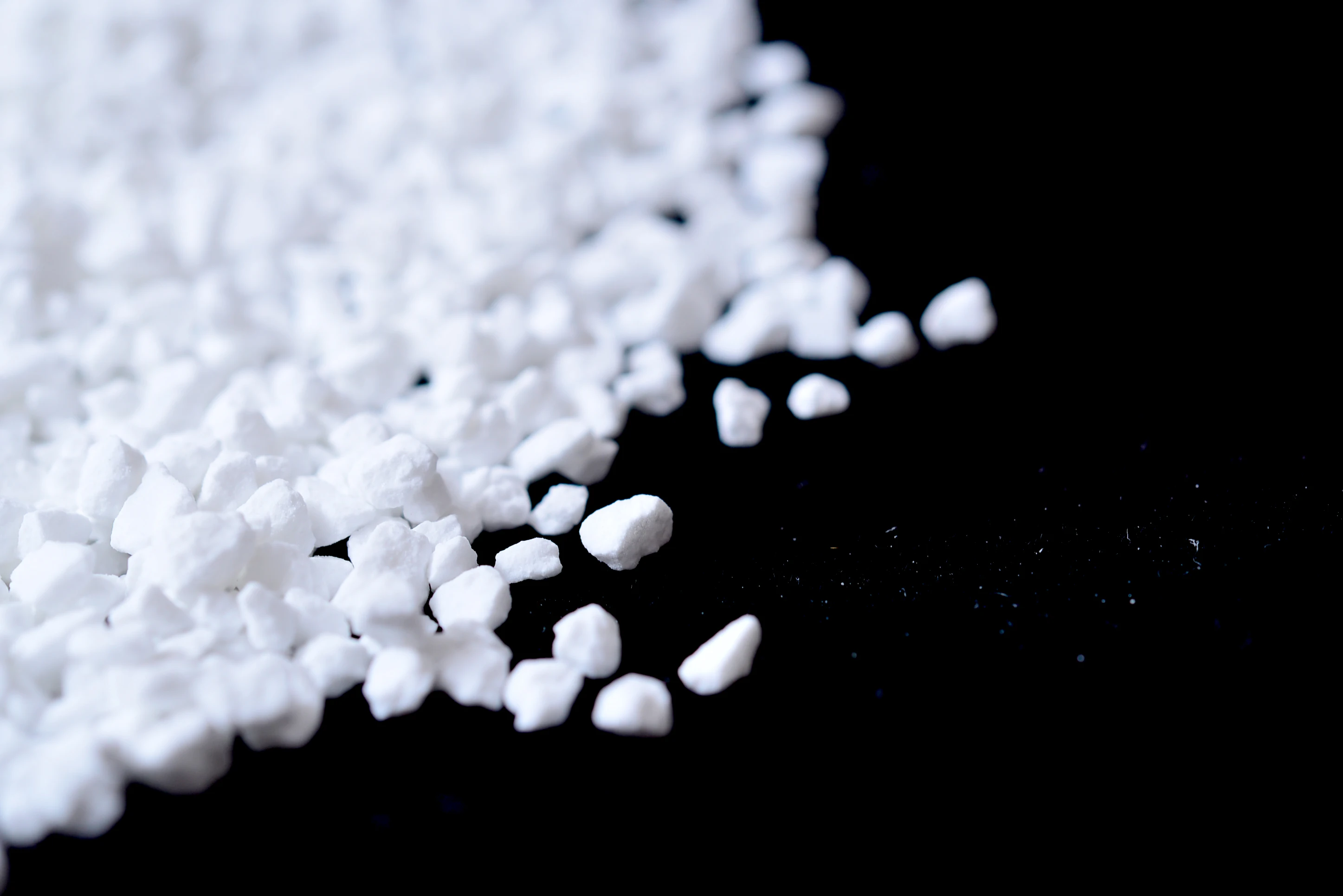 J10233 bulk 3-in-1 granular chlorine 50 kilogram bucket chemical formula 90 chlorine granular