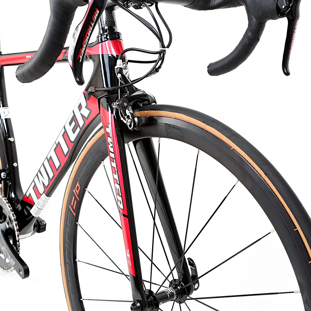 Chinese twitter 700C road bike with carbon fiber aero frame 22 speed groupset complete carbon racing road bike